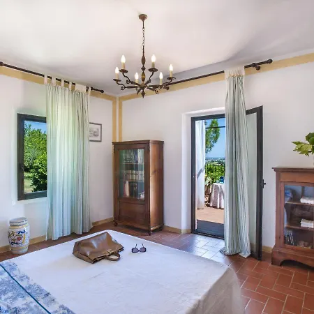 Serene Holiday In San Giovanni With Garden